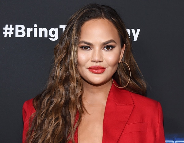 Chrissy Teigen Turns a Twitter Hater's Comments Into a Compliment - E! NEWS